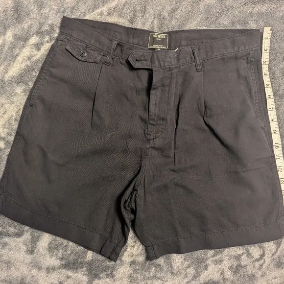 Todd Snyder 7&quot; Pleated Hudson Short in Nightwatch