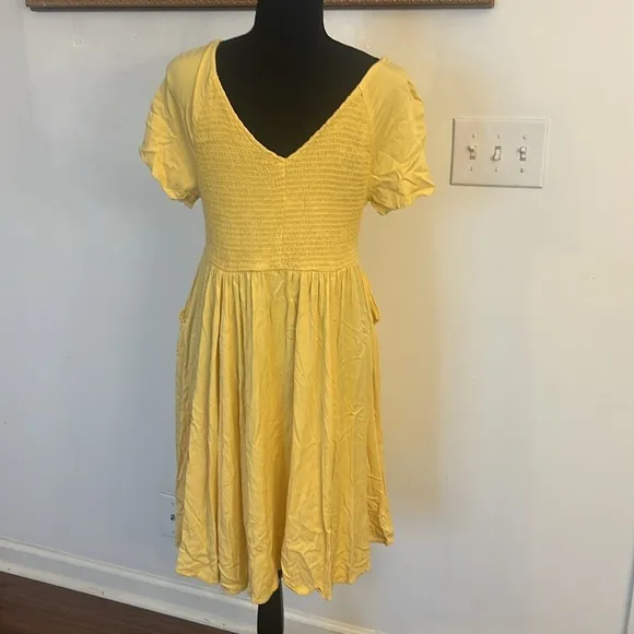 Torrid Sunshine Yellow Smocked Bodice Pleated V-Neck Dress, Sz. 1