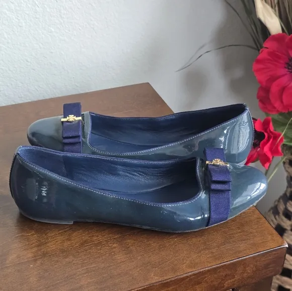 Tory Burch Ballet Flats 10.5 Trudy Ribbon Bow  Navy Patent Leather Gold Logo