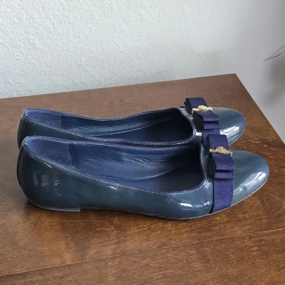 Tory Burch Ballet Flats 10.5 Trudy Ribbon Bow  Navy Patent Leather Gold Logo