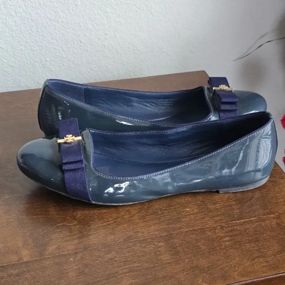 Tory Burch Ballet Flats 10.5 Trudy Ribbon Bow  Navy Patent Leather Gold Logo