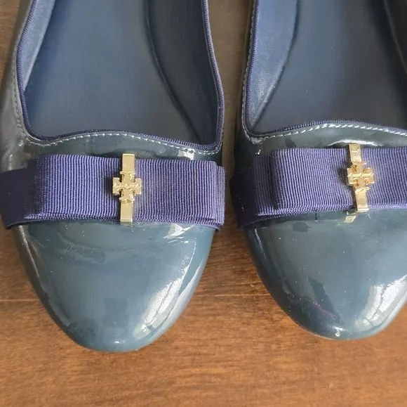 Tory Burch Ballet Flats 10.5 Trudy Ribbon Bow  Navy Patent Leather Gold Logo