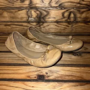 Tory‎ Burch Ballet Flats Womens Size 11 M Sand Tan Patent Leather Shiny Slip On