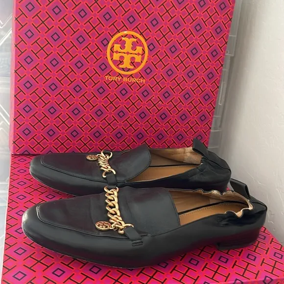 TORY BURCH Benton Gold Charm Black Leather slip on Flat Loafers Soft Back Sz 8.5
