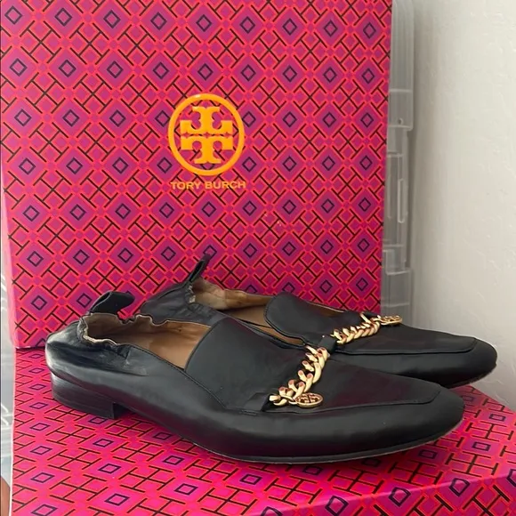 TORY BURCH Benton Gold Charm Black Leather slip on Flat Loafers Soft Back Sz 8.5