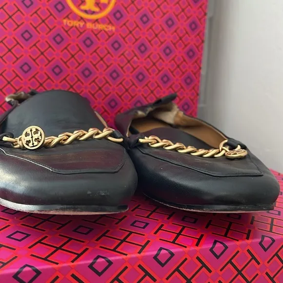 TORY BURCH Benton Gold Charm Black Leather slip on Flat Loafers Soft Back Sz 8.5
