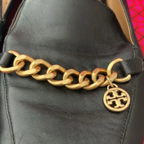 TORY BURCH Benton Gold Charm Black Leather slip on Flat Loafers Soft Back Sz 8.5