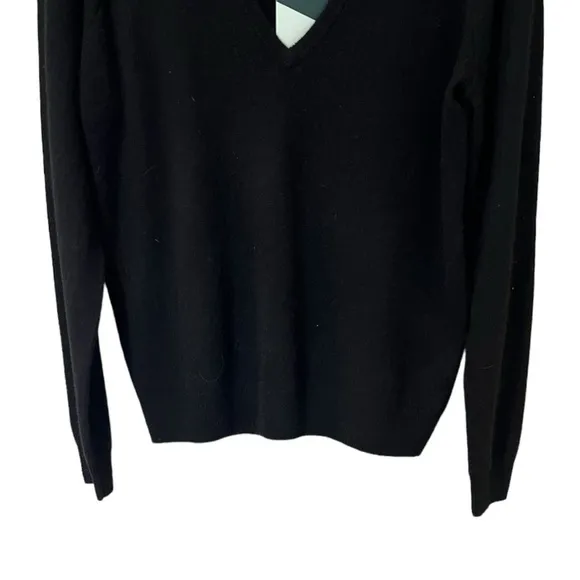 Tuckernuck Black Cashmere V-Neck Sweater (XL)