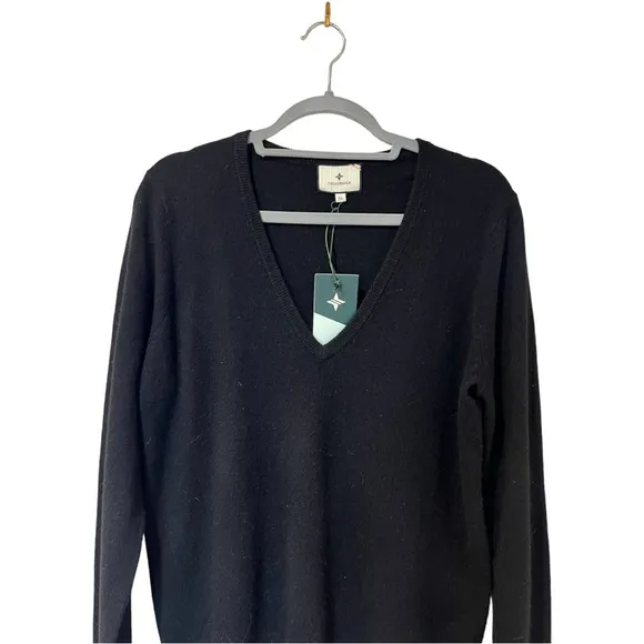 Tuckernuck Black Cashmere V-Neck Sweater (XL)