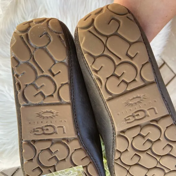 UGG Australia Hunley Dark Brown Leather Loafers Size 9