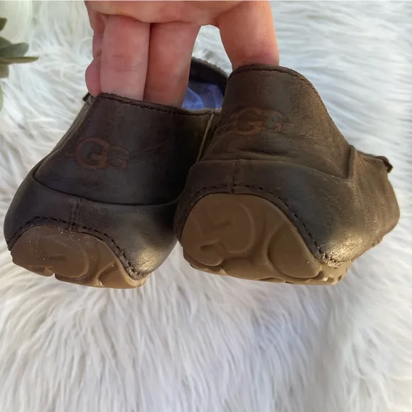 UGG Australia Hunley Dark Brown Leather Loafers Size 9