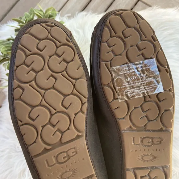 UGG Australia Hunley Dark Brown Leather Loafers Size 9