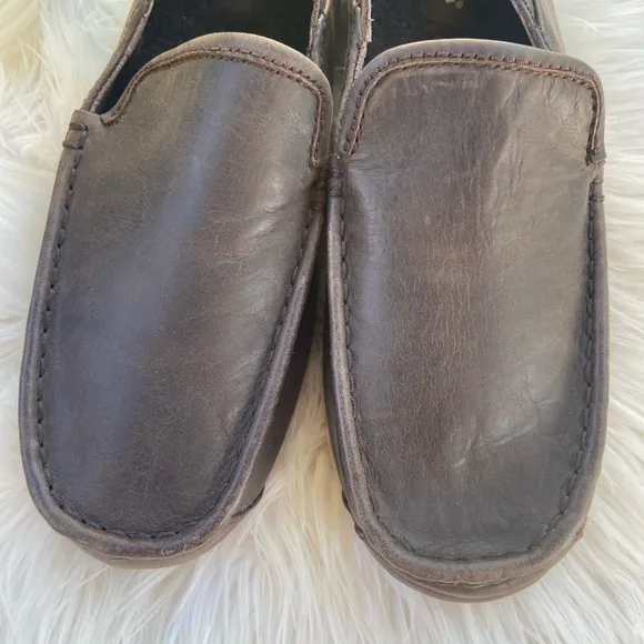 UGG Australia Hunley Dark Brown Leather Loafers Size 9