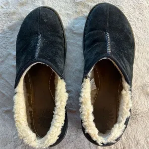 UGG Australia Unisex Black Sheepskin Slip-On Loafers Casual Shoes