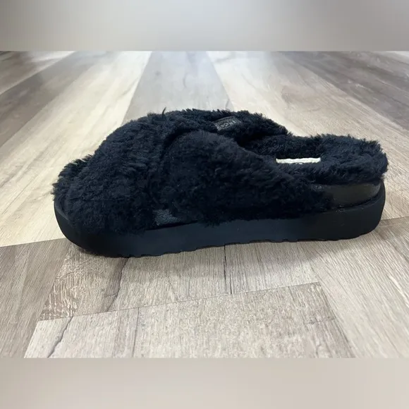 UGG Black Fuzzy Furry Cross Slipper Slides size 7