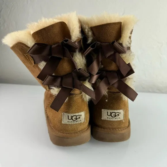 Ugg Boots Bailey Bow Chestnut Solid Brown Tan Pull‎ On Winter Snow Leather Suede