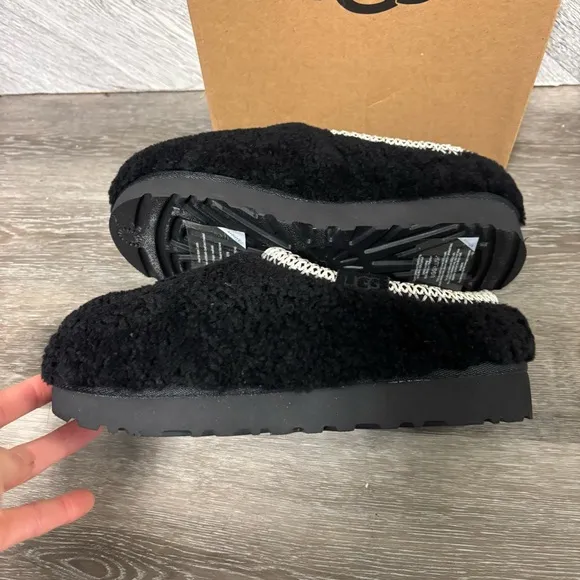 UGG | Tasman Maxi Curly Slippers in Black Size 6 NEW
