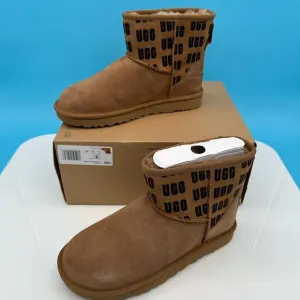 UGG Women's Classic Mini II Ugg Graphic Print‎ Sheepskin Boots, Size 7, Chestnut