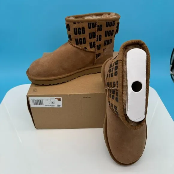 UGG Women's Classic Mini II Ugg Graphic Print‎ Sheepskin Boots, Size 7, Chestnut