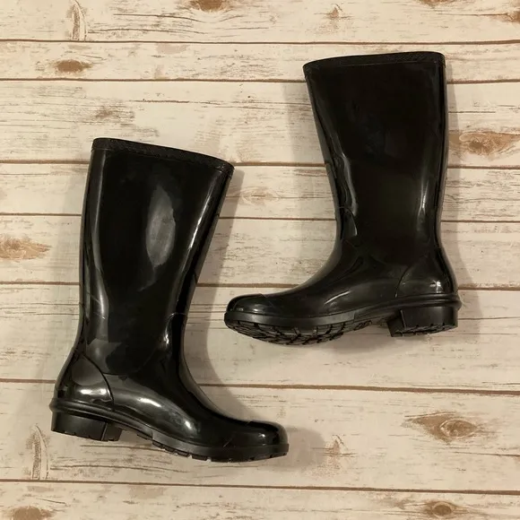 UGG Women's Sienna Waterproof Glossy Black Rubber Rain Boots Size 8