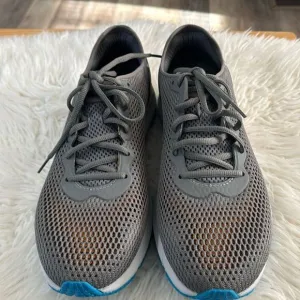 UNDER ARMOR HOVR SONIC 4 SNEAKERS NEUTRAL CUSHIONING NWOT SIZE 11
