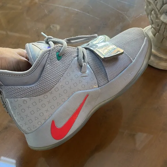 Used Nike PlayStation sneakers (Paul George) tongue lights up/ limited edition
