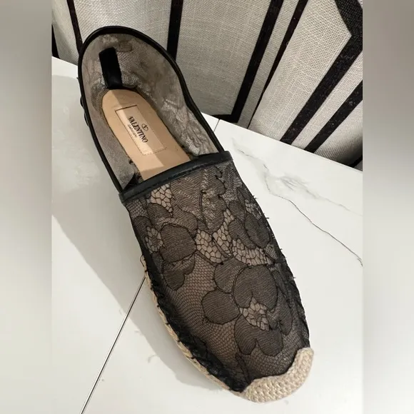 ♥️Valentino Garavani♥️Slip On Black Lace Floral Espadrille Flats Size 37