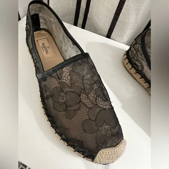 ♥️Valentino Garavani♥️Slip On Black Lace Floral Espadrille Flats Size 37