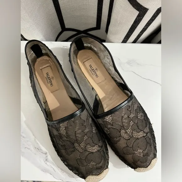 ♥️Valentino Garavani♥️Slip On Black Lace Floral Espadrille Flats Size 37
