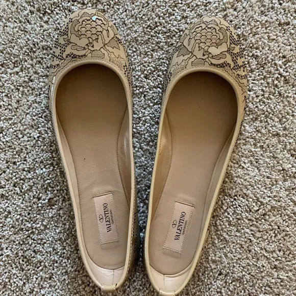 Valentino Nude Patent Floral Round Toe Ballet Flats