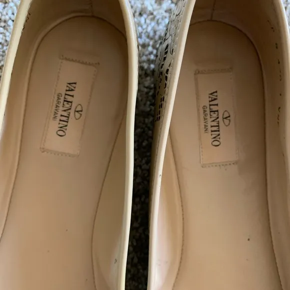 Valentino Nude Patent Floral Round Toe Ballet Flats