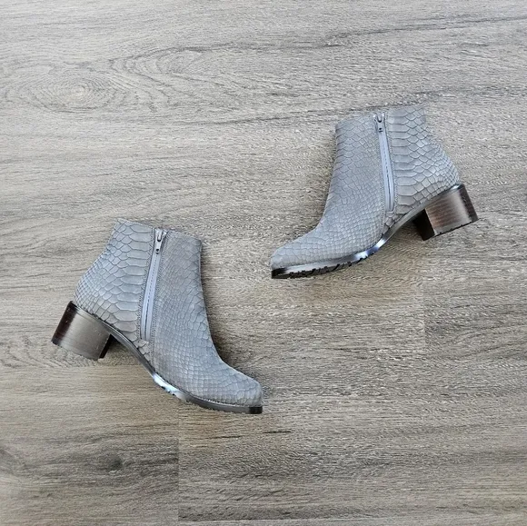 Vaneli Gray Udette Leather Snakeskin Ankle Booties NWOB Size 7