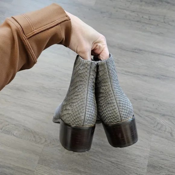 Vaneli Gray Udette Leather Snakeskin Ankle Booties NWOB Size 7