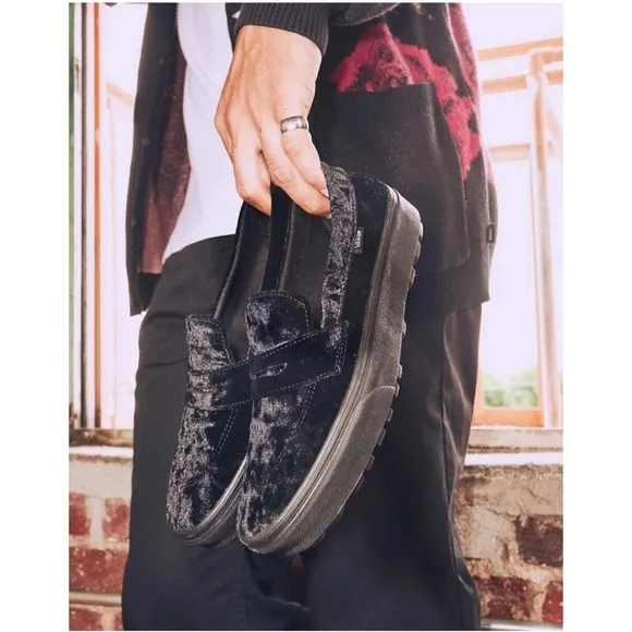 Vans Style 53 Velvet Black Slip on Loafers Size Womens 8 Men’s 6.5