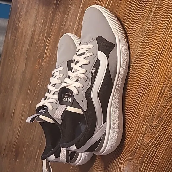 Vans UltraRange Sneakers Size 7M/8.5W Great Shape ☺️