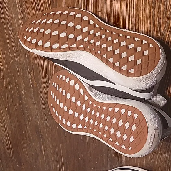 Vans UltraRange Sneakers Size 7M/8.5W Great Shape ☺️