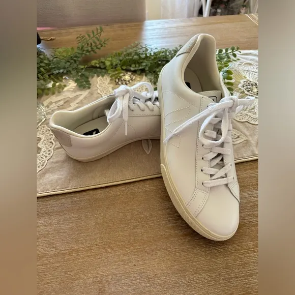 VEJA Esplar Sneakers Size 9