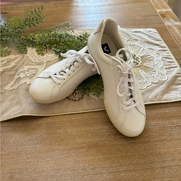 VEJA Esplar Sneakers Size 9