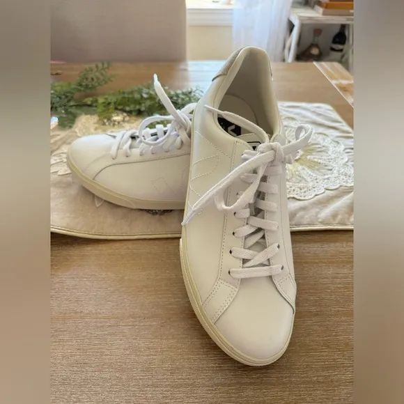VEJA Esplar Sneakers Size 9