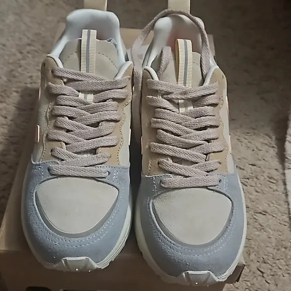 VEJA Venturi suede almond peach multico size US 5 NWT