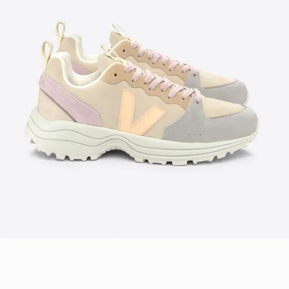 VEJA Venturi suede almond peach multico size US 5 NWT