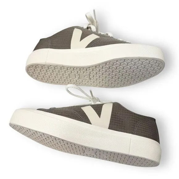 Veja Wata II Low-Top Sneakers in Neutral Grey Green Women’s Kids Size 5 EUR 36