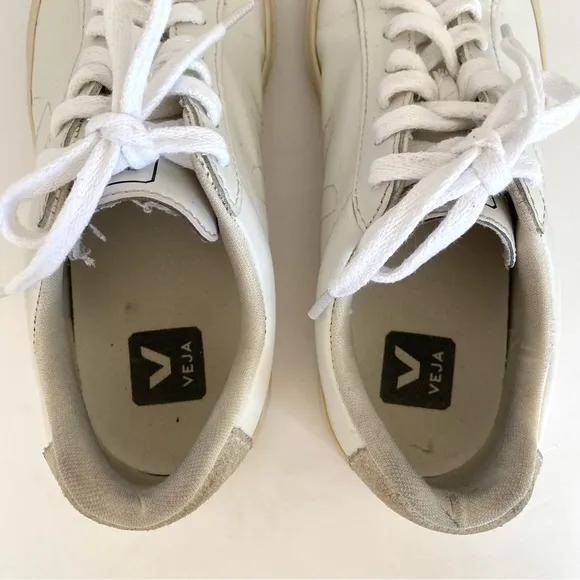 Veja Women's Esplar Low Sneakers - Extra White size 7