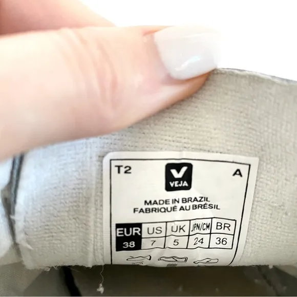 Veja Women's Esplar Low Sneakers - Extra White size 7
