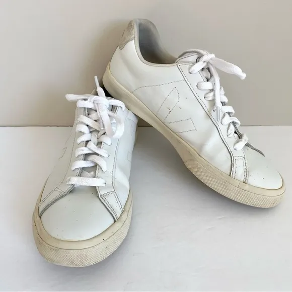 Veja Women's Esplar Low Sneakers - Extra White size 7