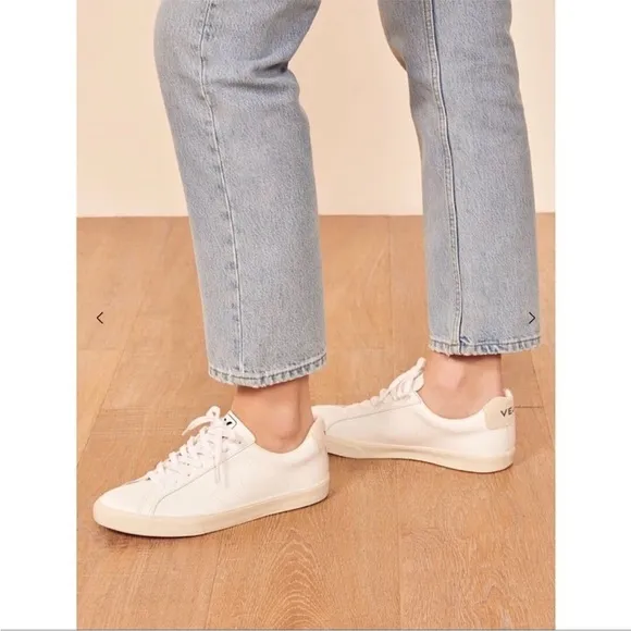 Veja Women's Esplar Low Sneakers - Extra White size 7
