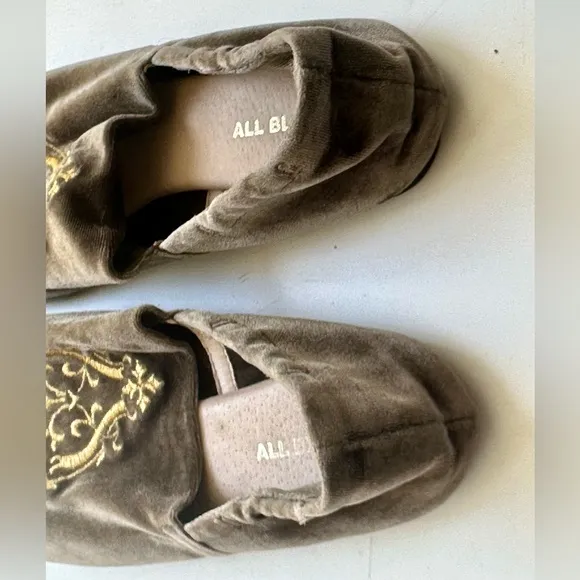 Velvet &amp; Gold Embroidery All Black loafers, size 7