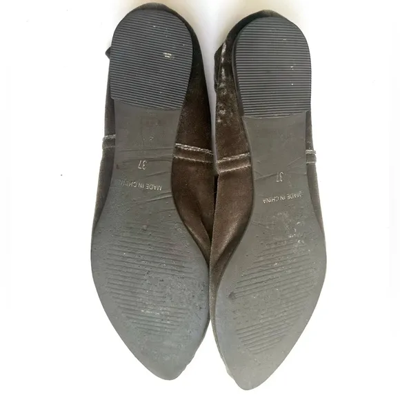 Velvet &amp; Gold Embroidery All Black loafers, size 7