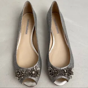 Vera Wang Lavender silver sparkle open toe flats 9