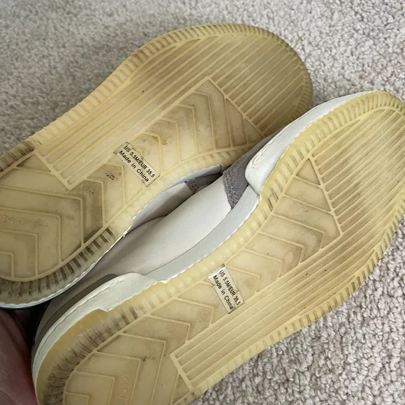 Vince color block neutral sneakers. Size 5.5.  Worn once excellent condition.